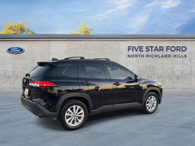 Used 2025 Toyota Corolla Cross LE FWD image 9