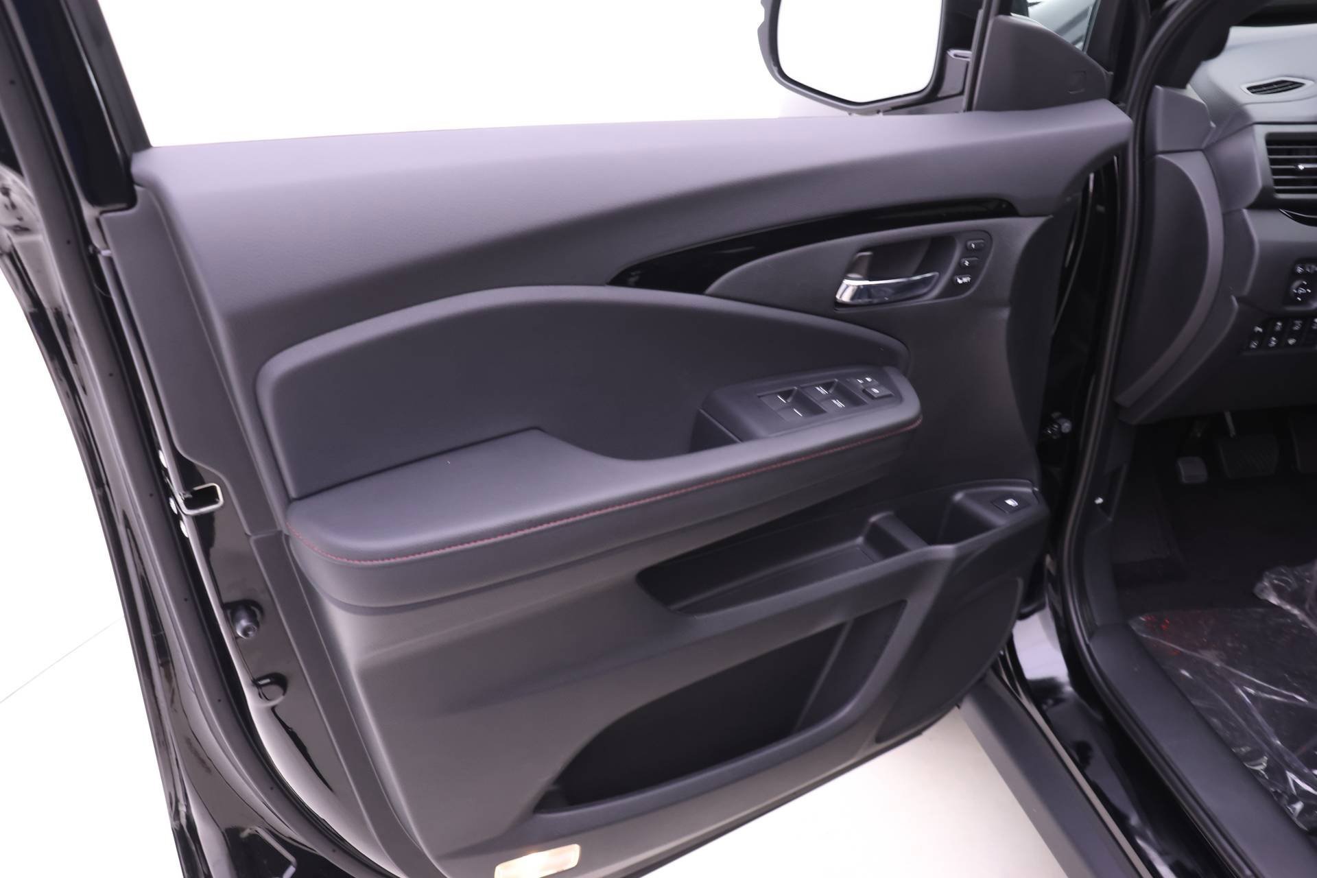 New 2026 Honda Ridgeline Black Edition image 8