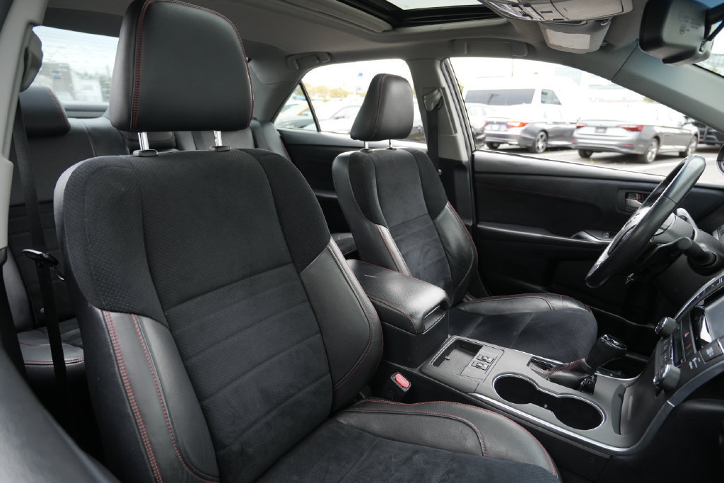 Used 2015 Toyota Camry XSE FWD image 30