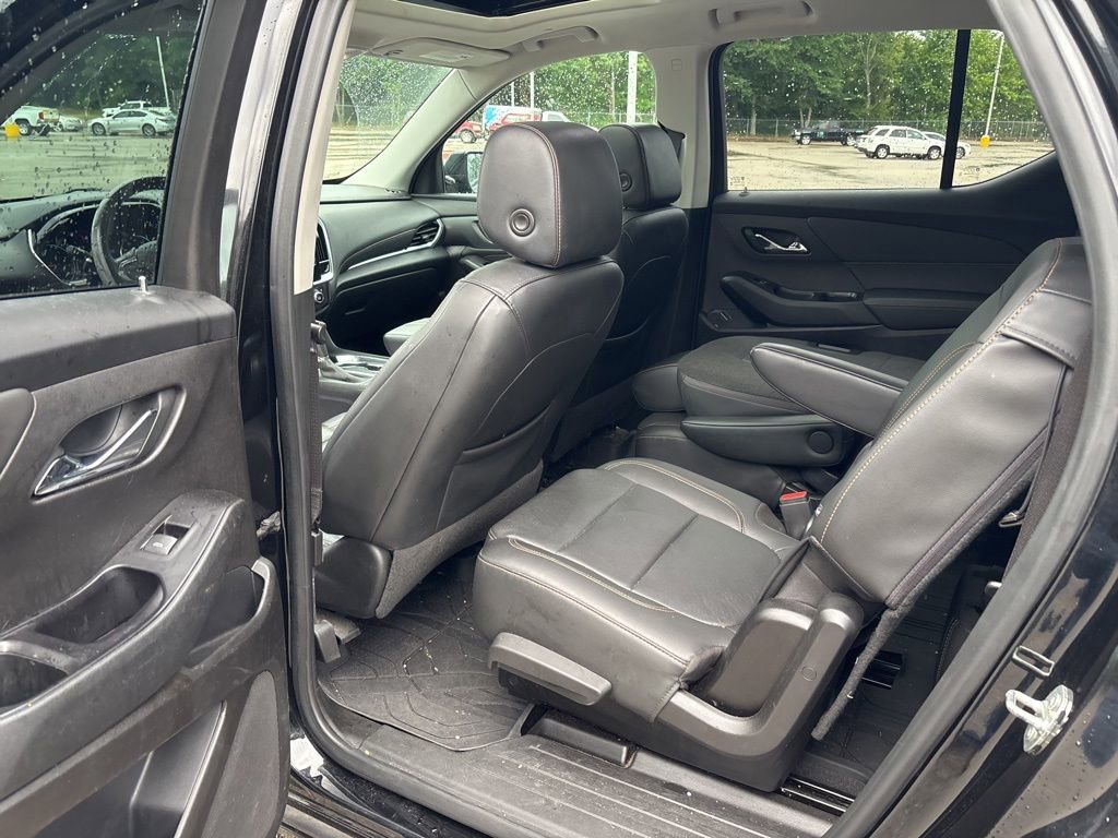 Used 2020 Chevrolet Traverse Premier w/ Redline Edition FWD image 18