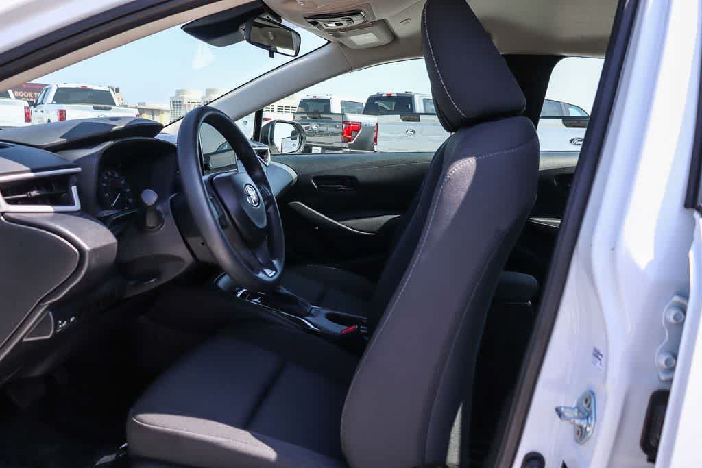 Used 2025 Toyota Corolla LE FWD image 17