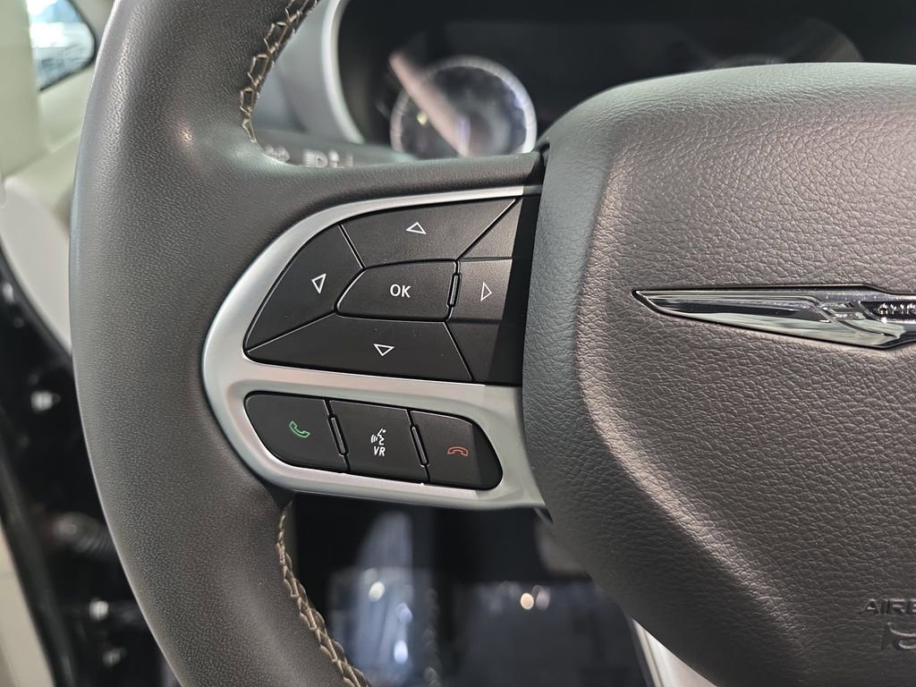 Certified 2023 Chrysler Pacifica Touring-L FWD image 19