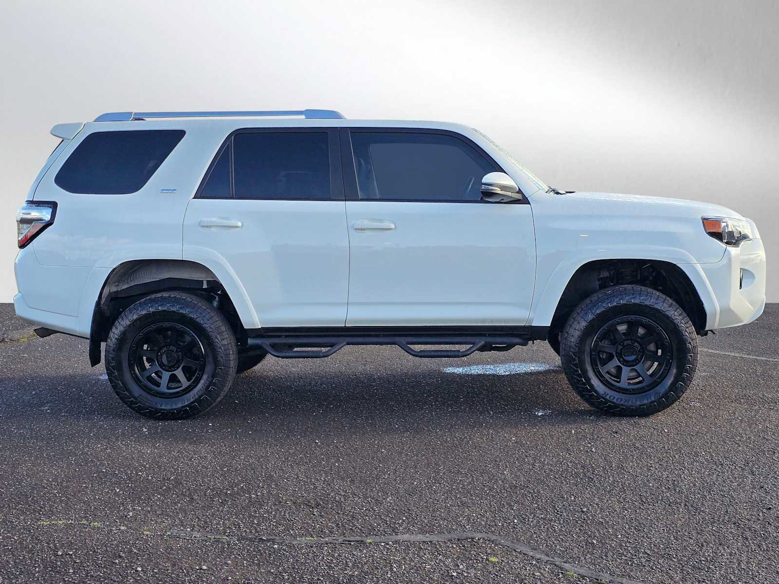 Used 2018 Toyota 4Runner SR5 Premium image 2