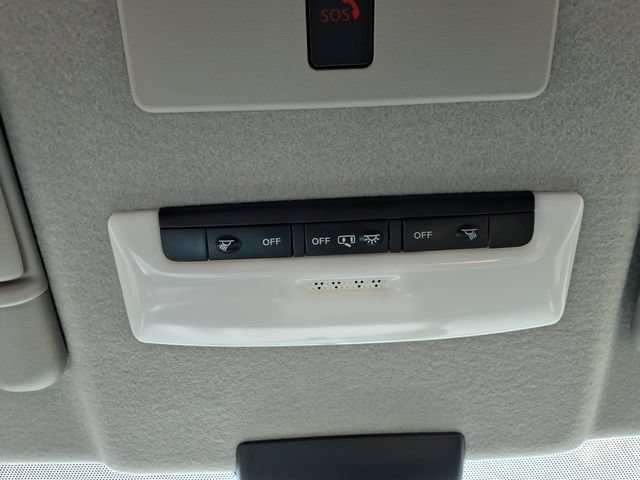 Used 2023 Nissan Kicks SR w/ SR Premium Package FWD image 30