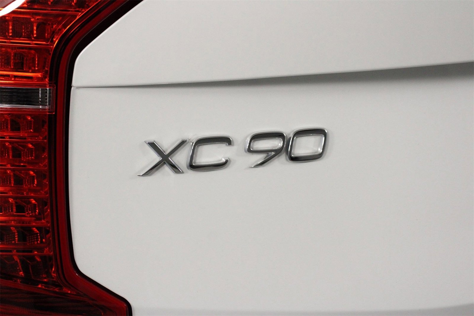 Certified 2024 Volvo XC90 T8 Plus w/ Protection Package Premier image 19