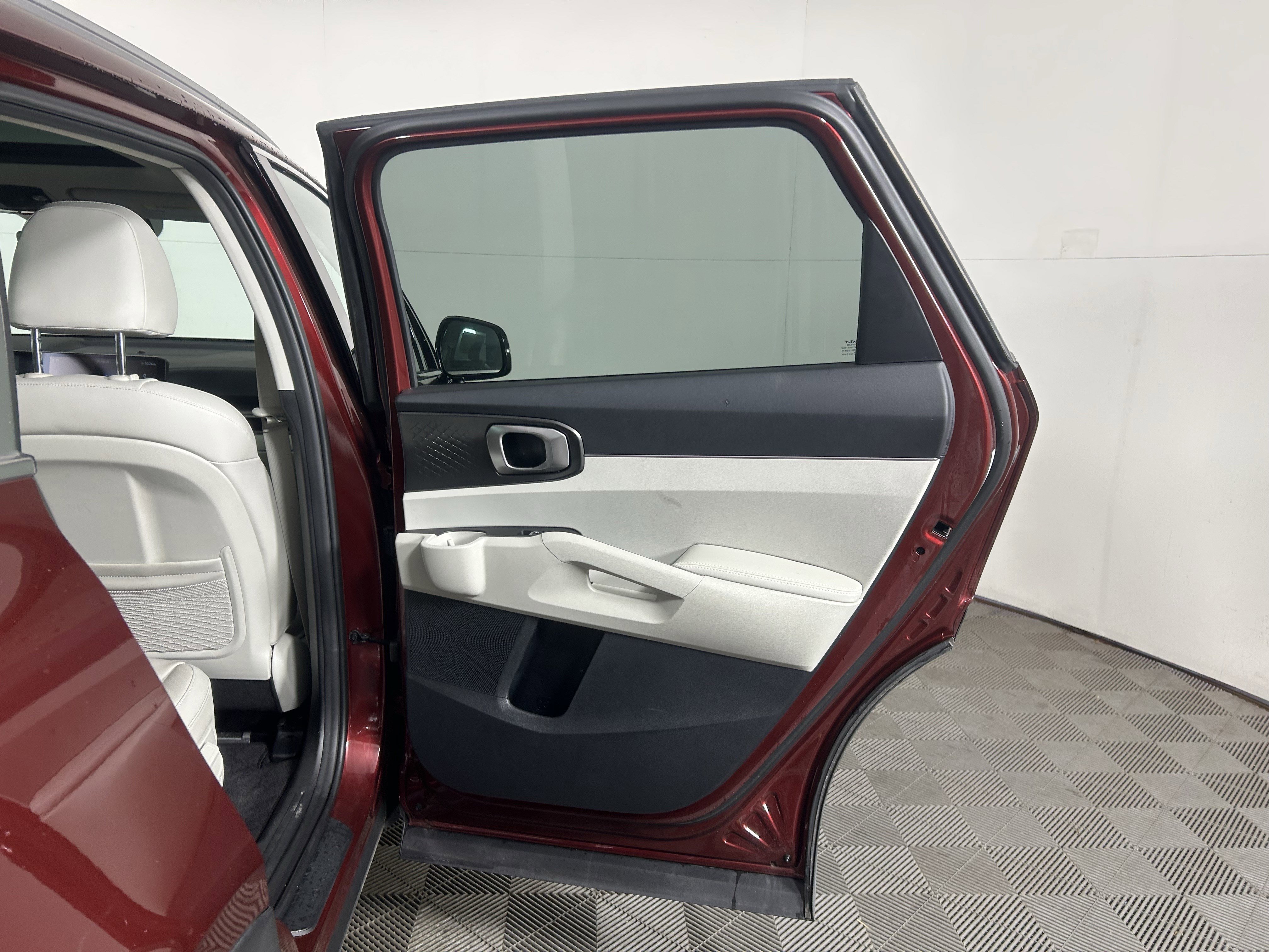 Used 2025 Kia Sorento S w/ Panoramic Sunroof Package image 33