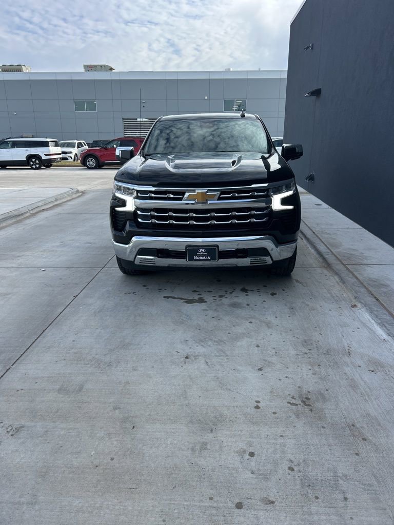 Used 2024 Chevrolet Silverado 1500 LTZ AWD/4WD image 2
