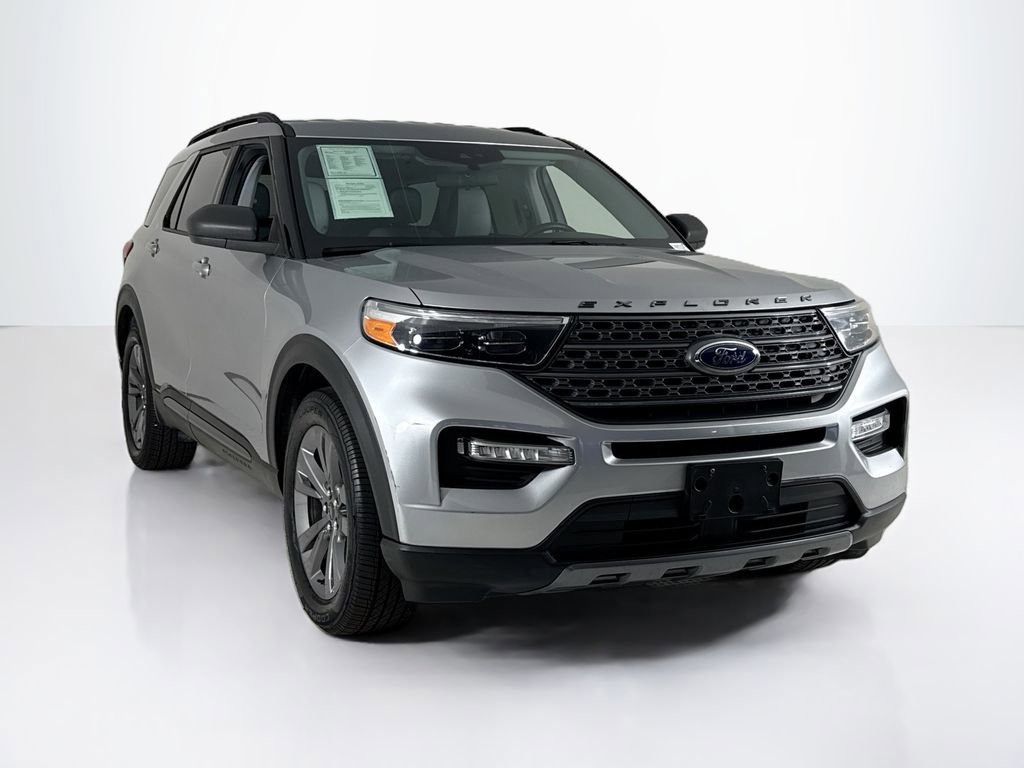 Used 2021 Ford Explorer XLT w/ Equipment Group 202A image 7