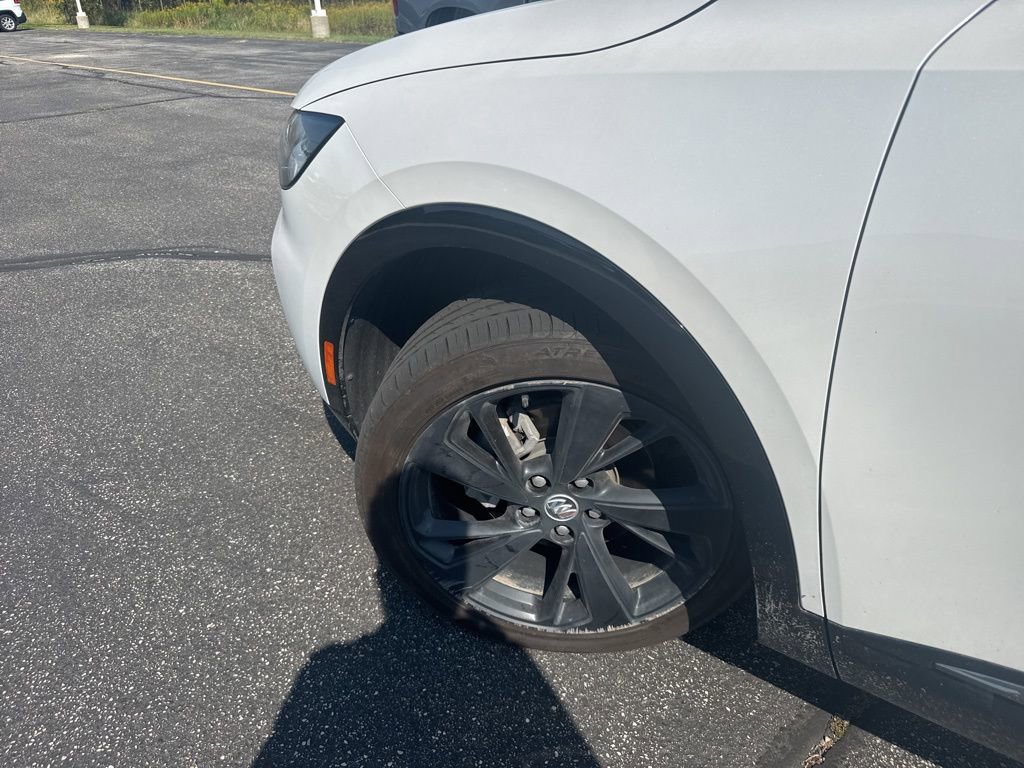 Used 2023 Buick Envision Essence w/ Sport Touring Package image 4