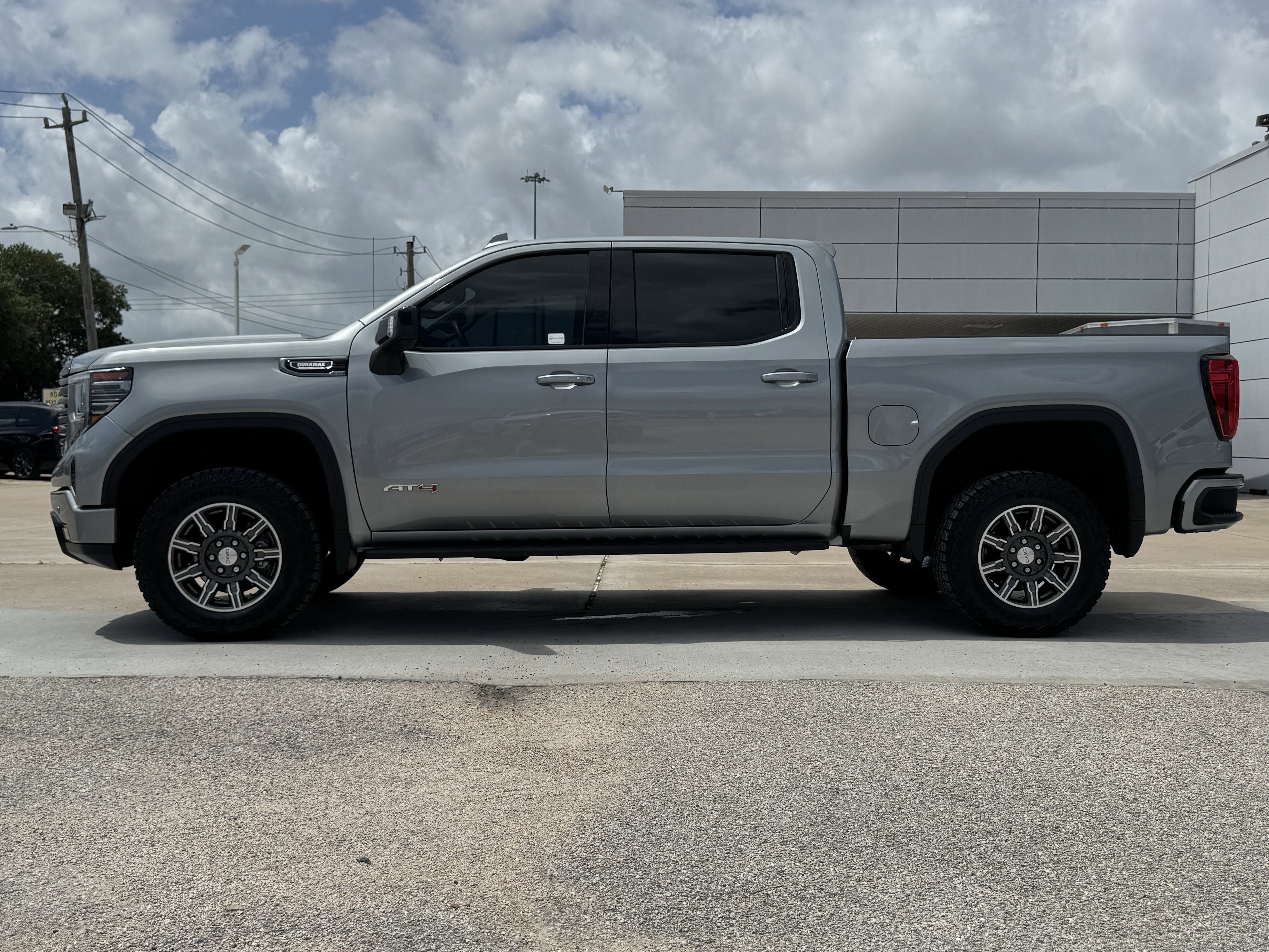 Used 2025 GMC Sierra 1500 AT4 w/ AT4 Premium Package image 7