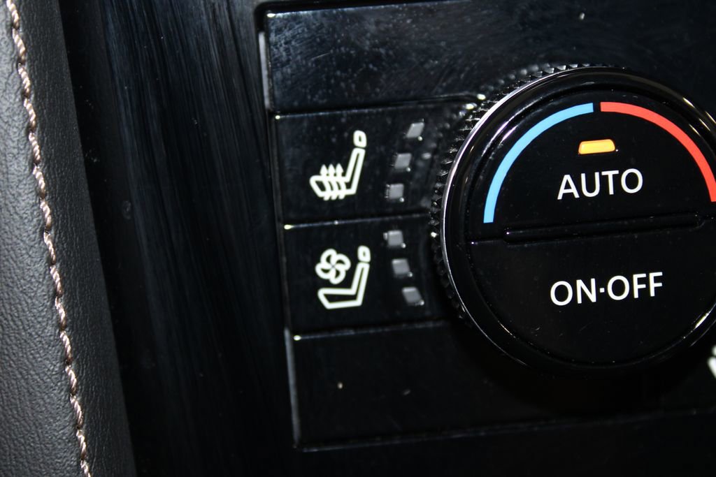 Used 2024 Nissan Armada Platinum w/ Captain's Chairs Package image 53