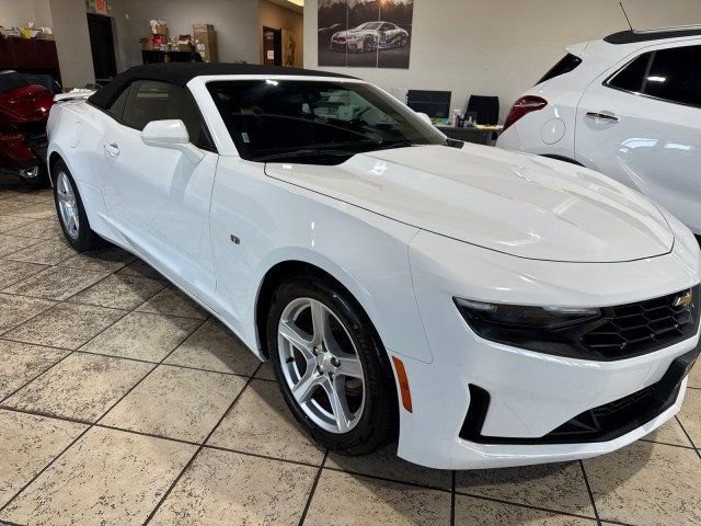 Used 2020 Chevrolet Camaro LT image 2