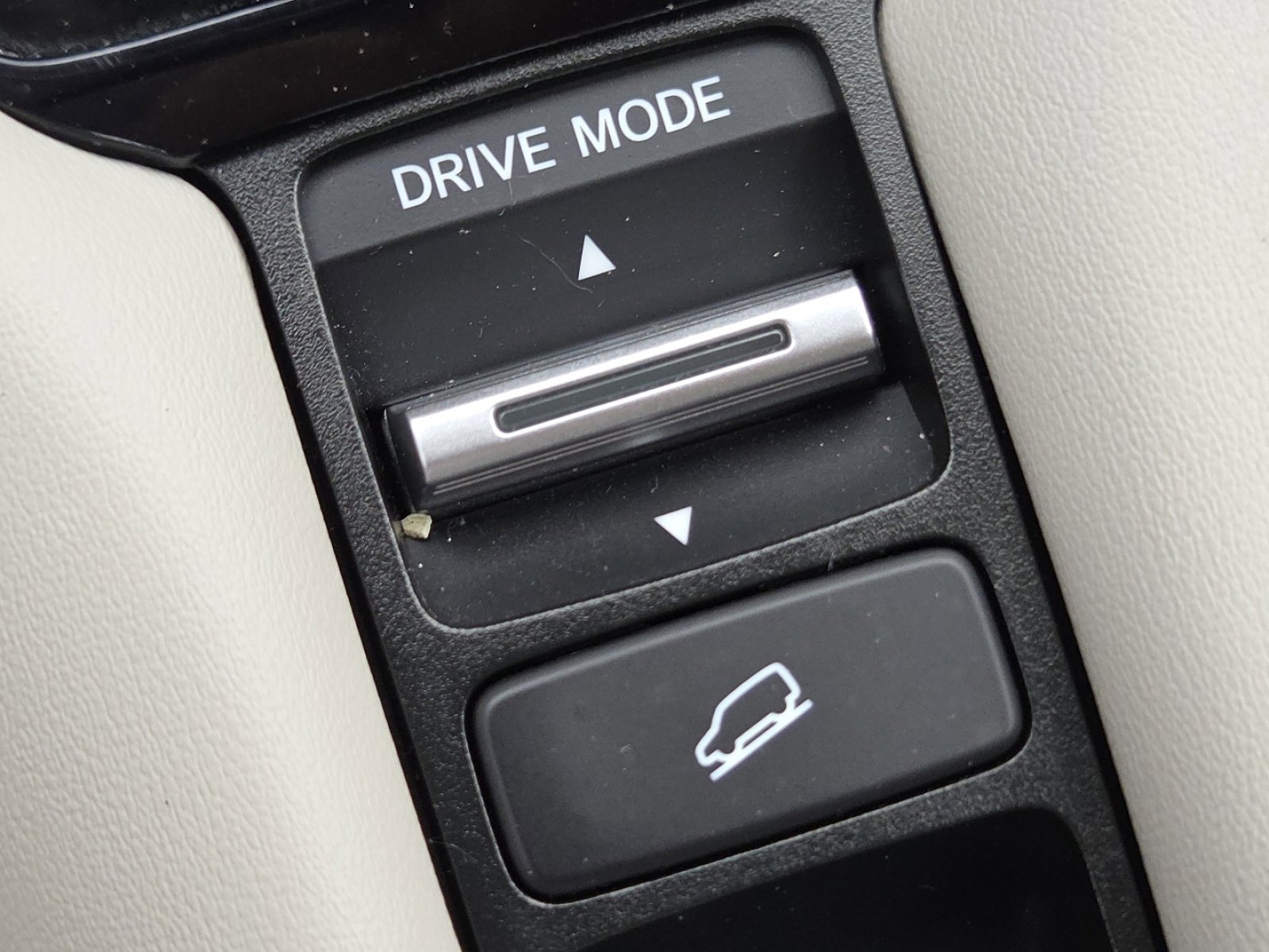 Certified 2025 Honda HR-V LX image 7