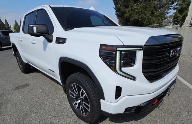 Used 2022 GMC Sierra 1500 AT4 w/ AT4 Preferred Package AWD/4WD image 2