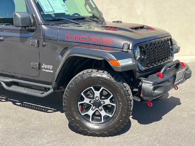 Used 2018 Jeep Wrangler Unlimited Sahara AWD/4WD image 2