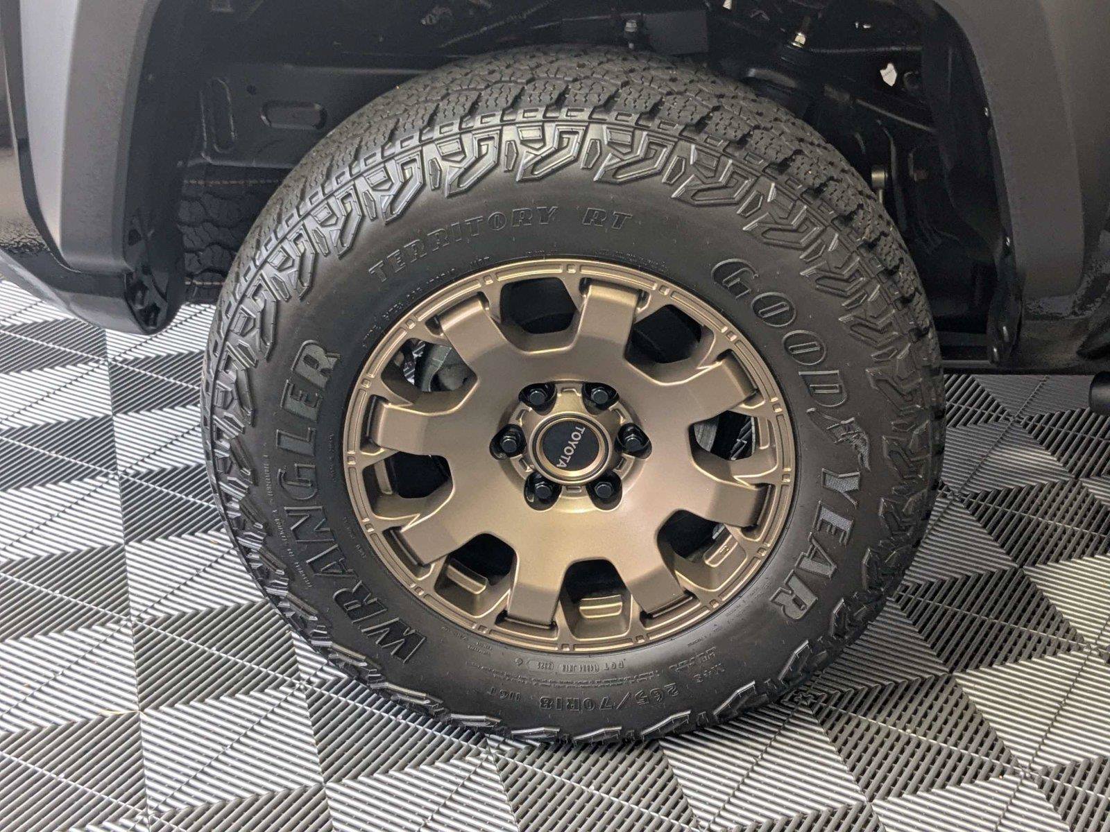 Certified 2025 Toyota Tacoma 4x4 Double Cab Hybrid image 9