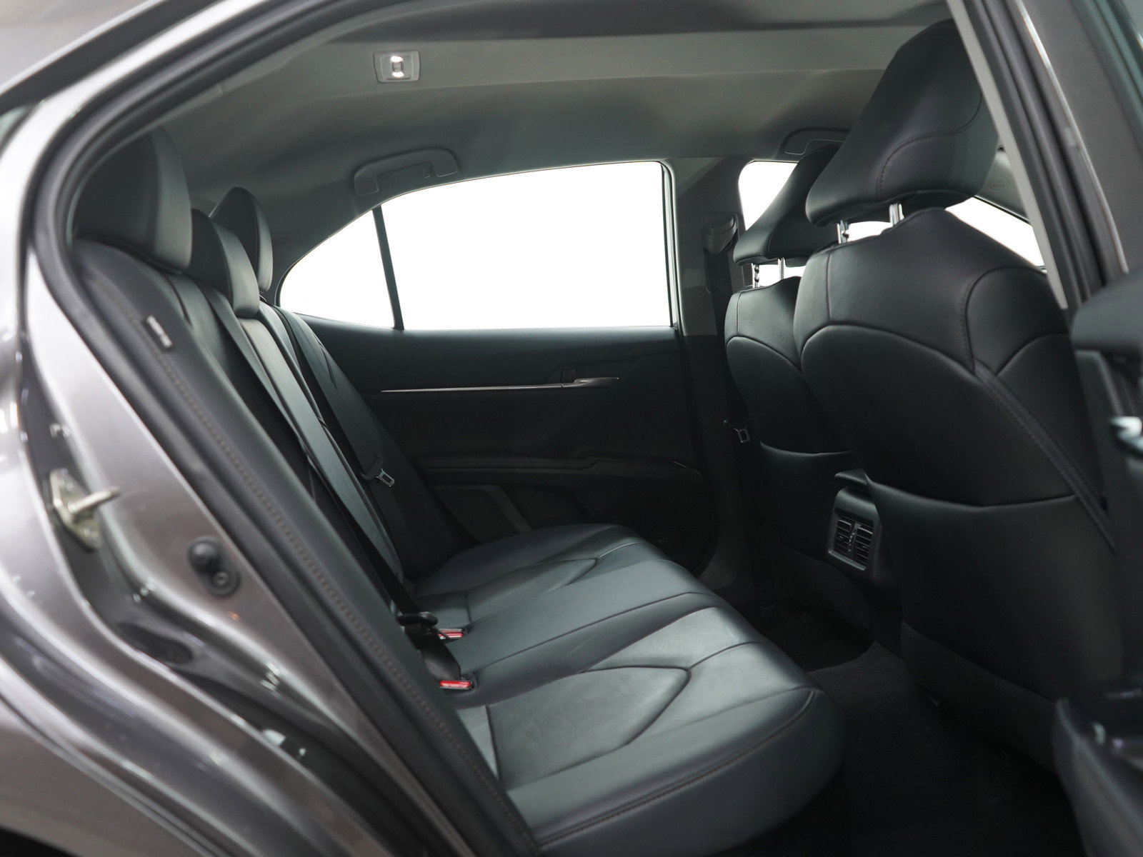 Used 2020 Toyota Camry XLE image 12