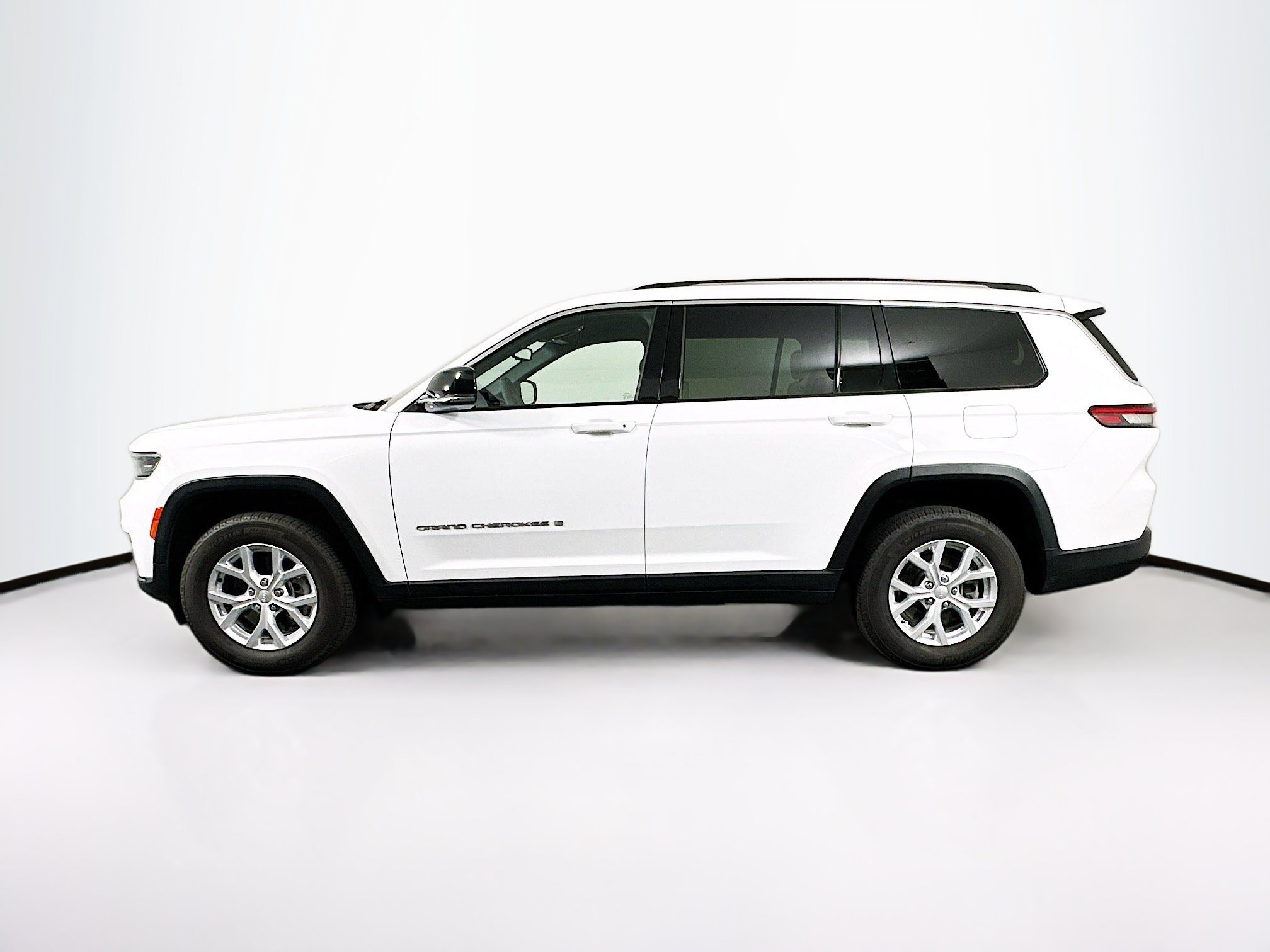 Used 2023 Jeep Grand Cherokee L Limited AWD/4WD image 4