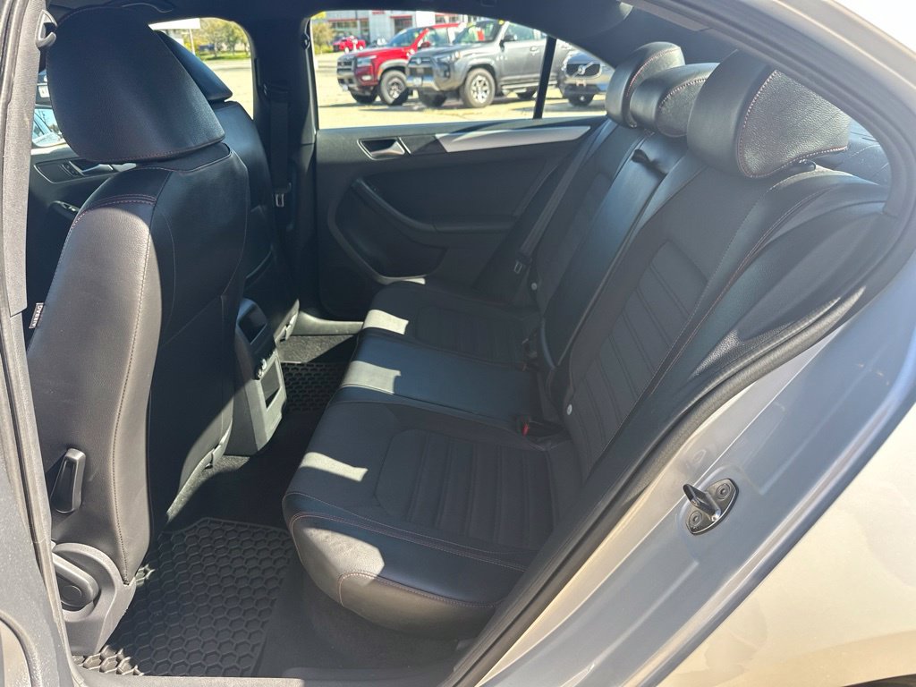 Used 2012 Volkswagen Jetta GLI FWD image 29