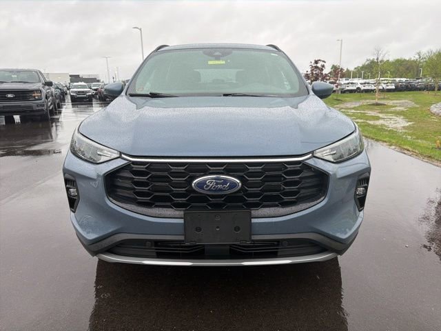 Used 2025 Ford Escape ST-Line Select AWD/4WD image 3