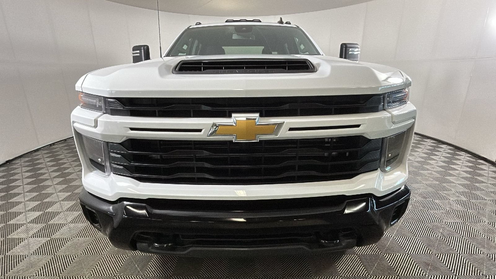 Used 2024 Chevrolet Silverado 2500 Custom w/ Custom Value Package AWD/4WD image 9