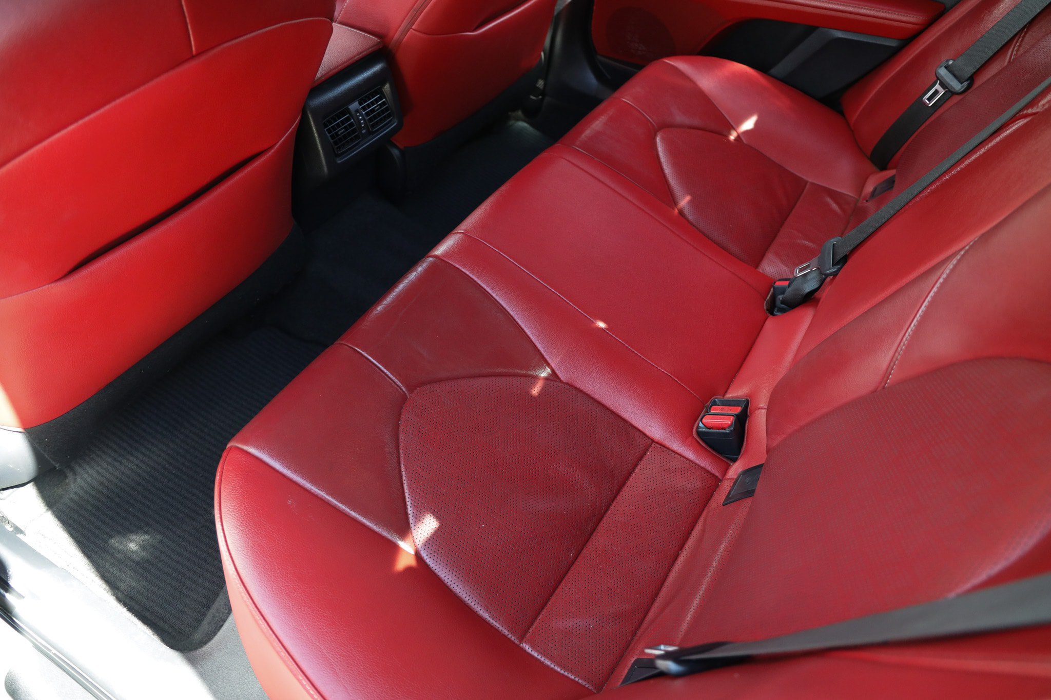 Used 2019 Toyota Camry XSE FWD image 13