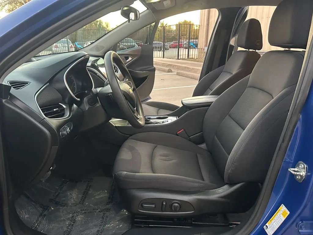 Used 2023 Chevrolet Malibu LT FWD image 12