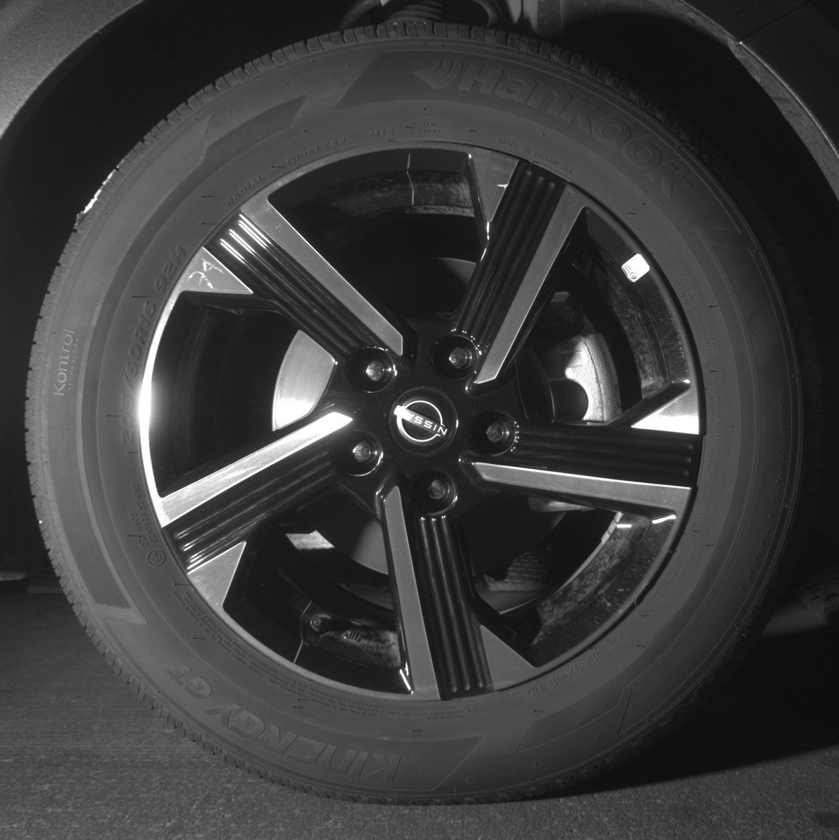 Used 2025 Nissan Sentra SV image 13