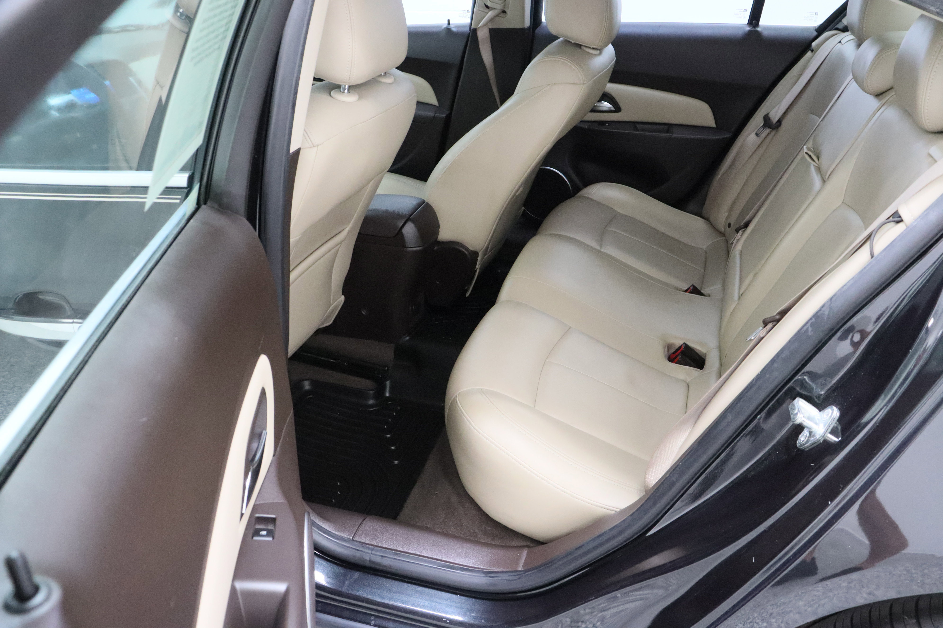 Used 2011 Chevrolet Cruze LTZ image 25