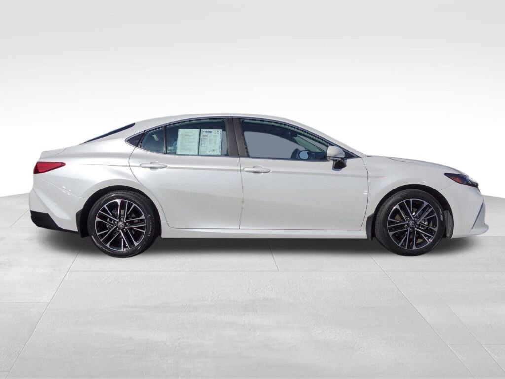 Used 2025 Toyota Camry XLE image 2