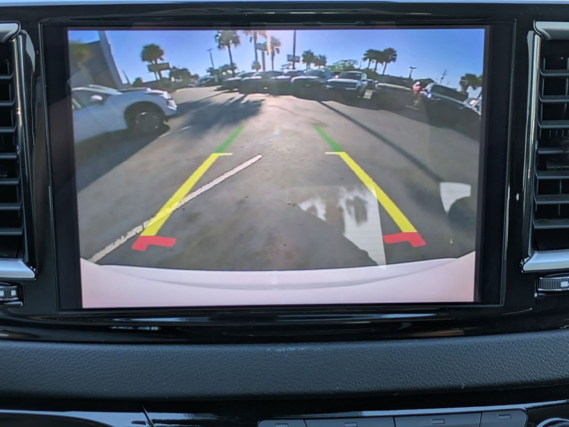 Used 2024 Chrysler Pacifica Touring-L image 25