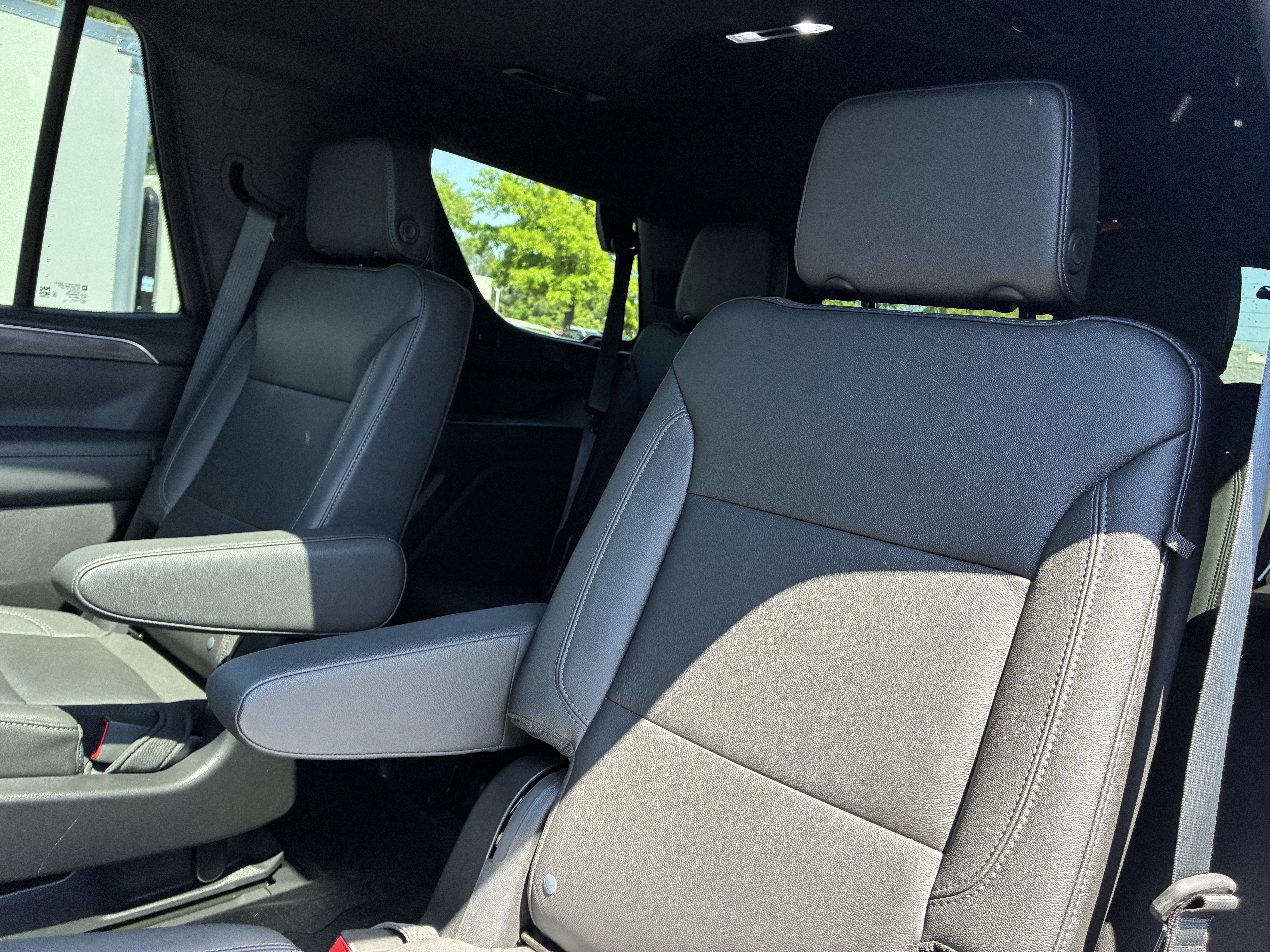 Used 2022 Chevrolet Tahoe LT w/ Luxury Package image 13