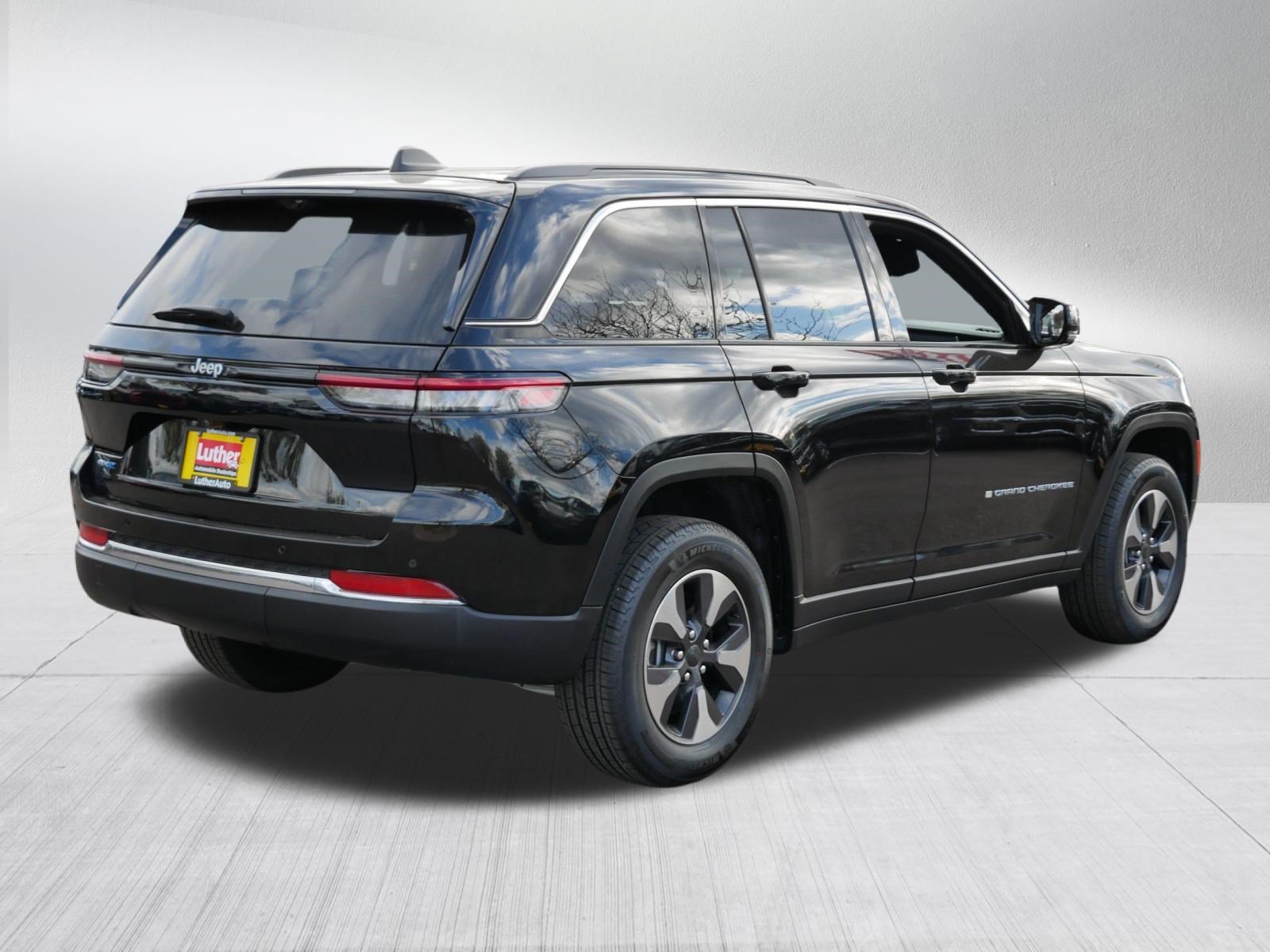 Used 2025 Jeep Grand Cherokee Limited 4xe w/ Luxury Tech Group II AWD/4WD image 7