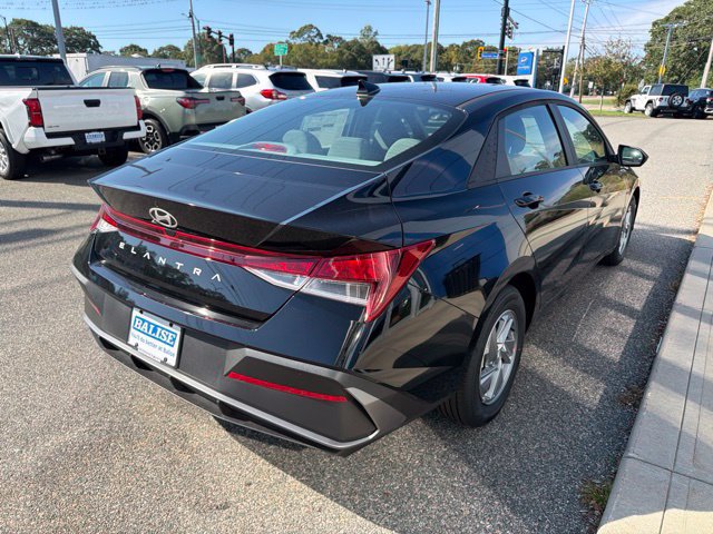 New 2026 Hyundai Elantra SE FWD image 7