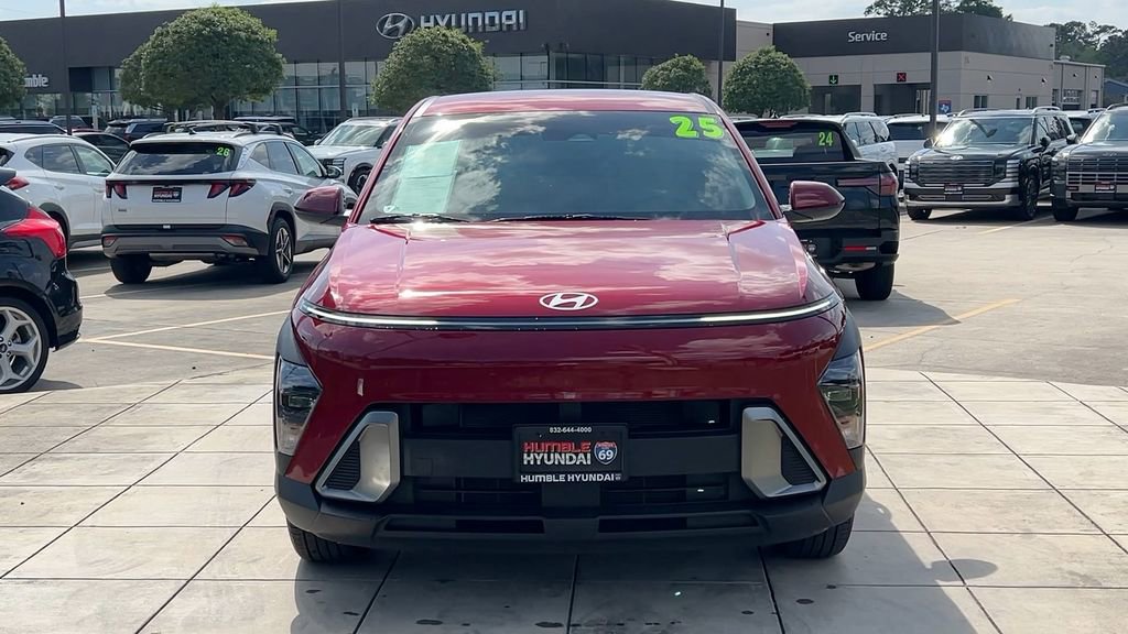 Certified 2025 Hyundai Kona SE image 9