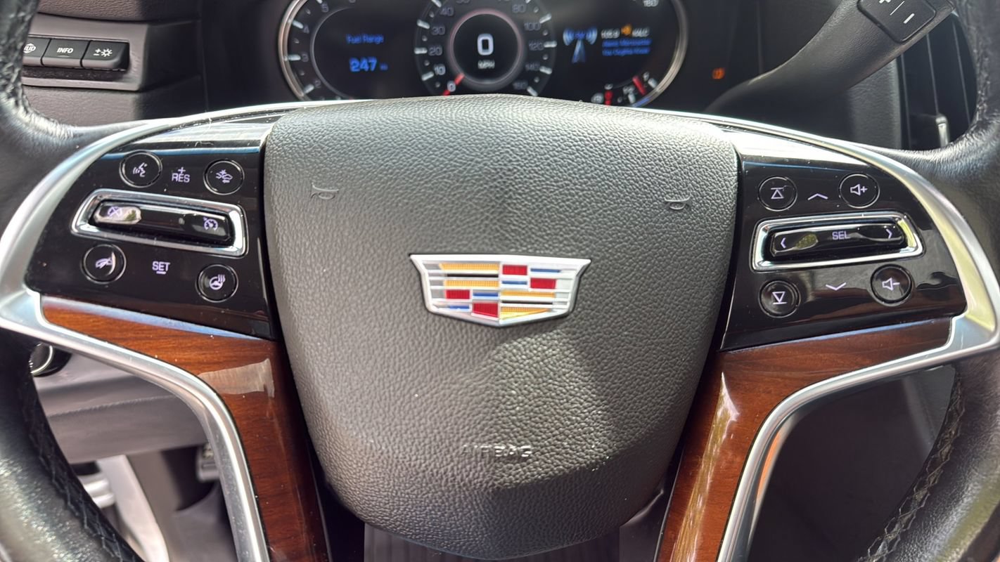Used 2019 Cadillac Escalade Luxury AWD/4WD image 14