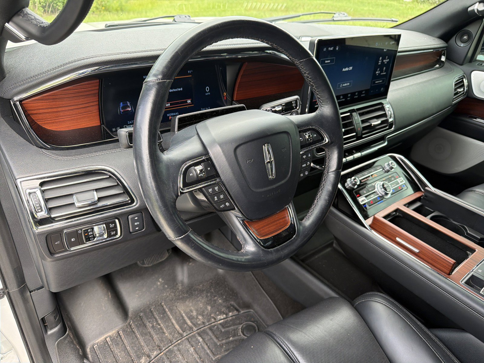 Used 2023 Lincoln Navigator Reserve AWD/4WD image 21