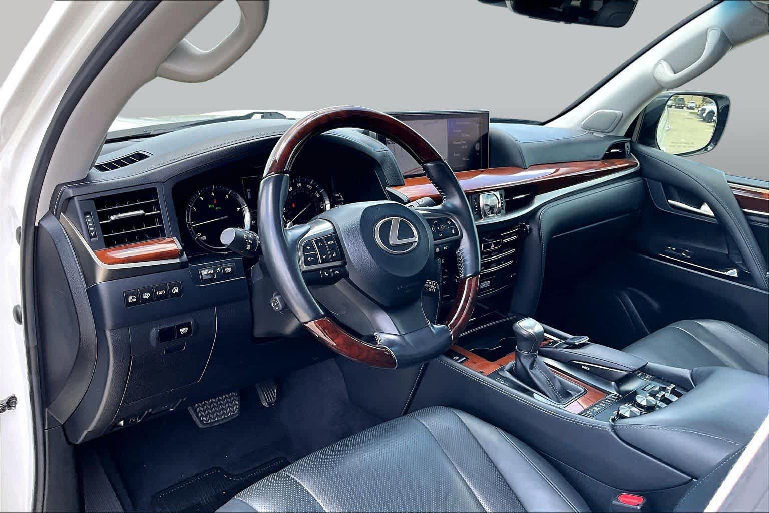 Used 2017 Lexus LX 570 4WD image 16
