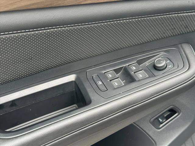 Used 2025 Volkswagen Atlas SE image 18