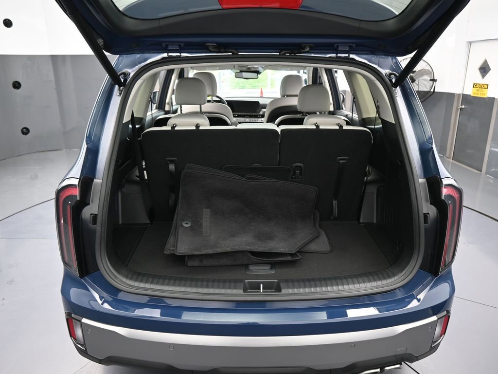 Used 2025 Kia Telluride EX w/ EX Captain's Chair Package image 40
