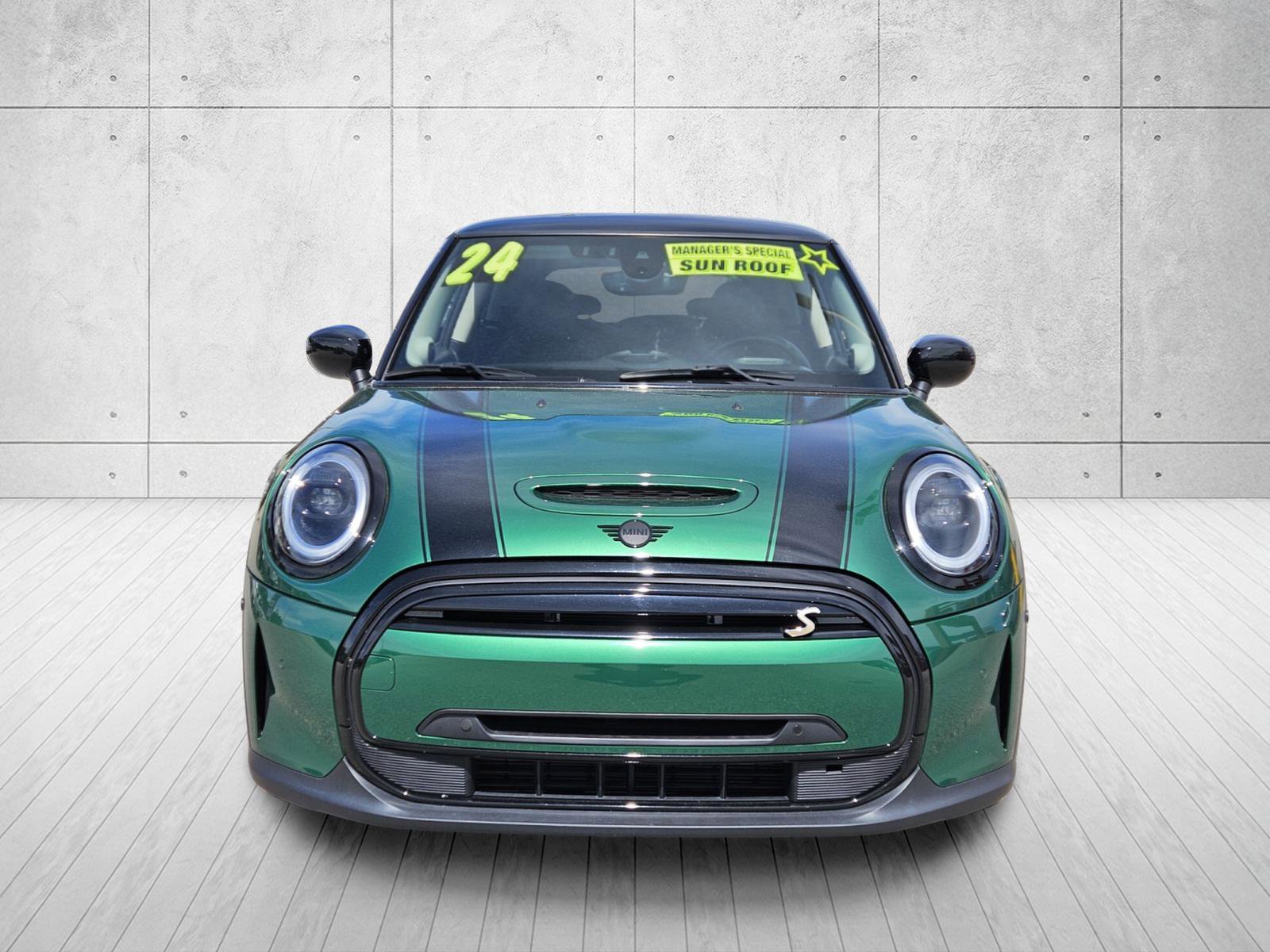 Used 2024 MINI Cooper SE FWD image 2