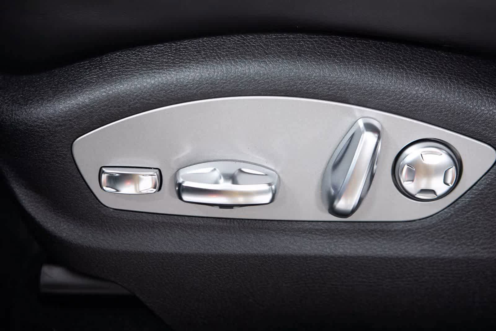 Certified 2026 Porsche Macan AWD/4WD image 24
