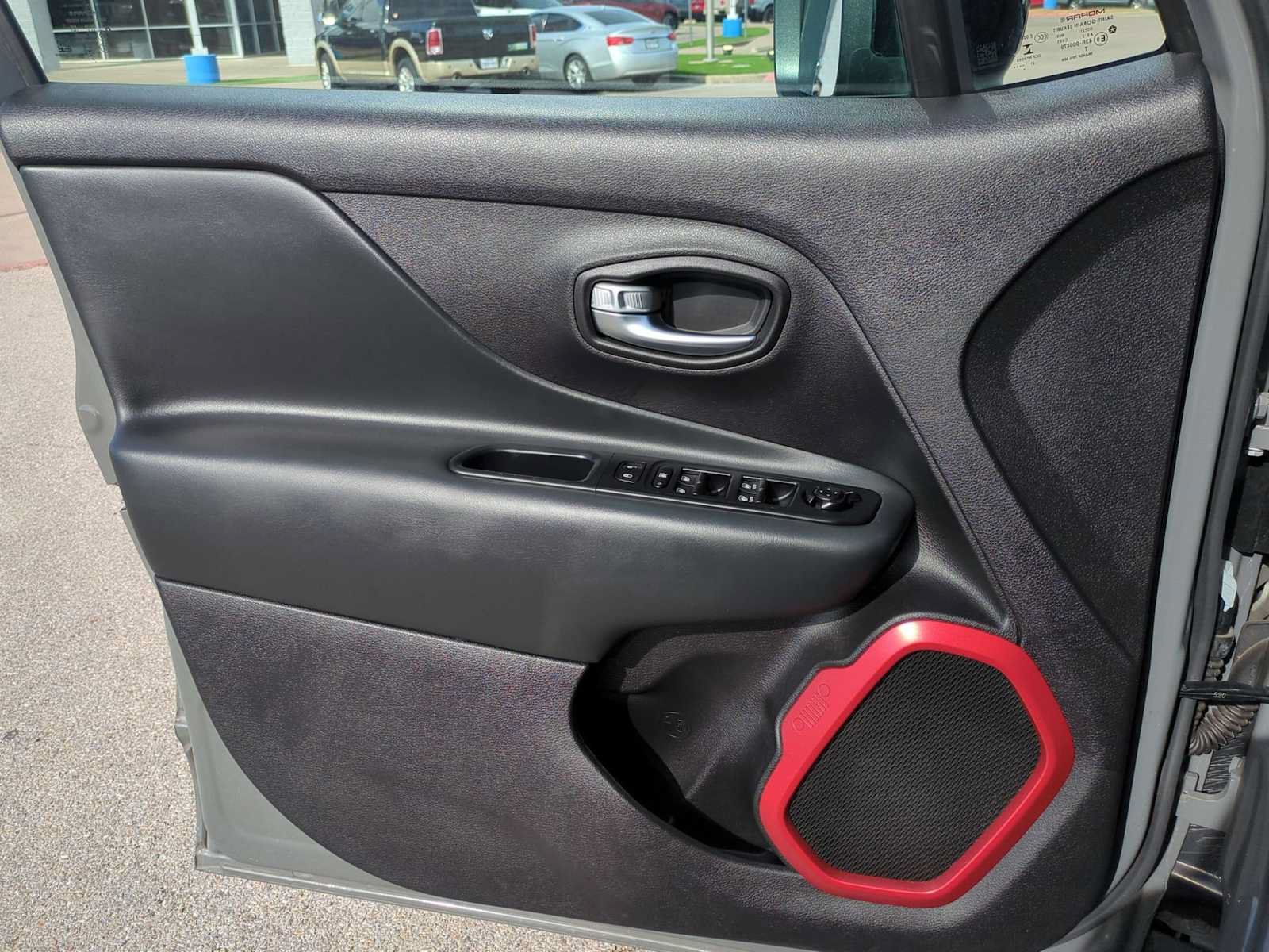 Used 2022 Jeep Renegade Trailhawk AWD/4WD image 22