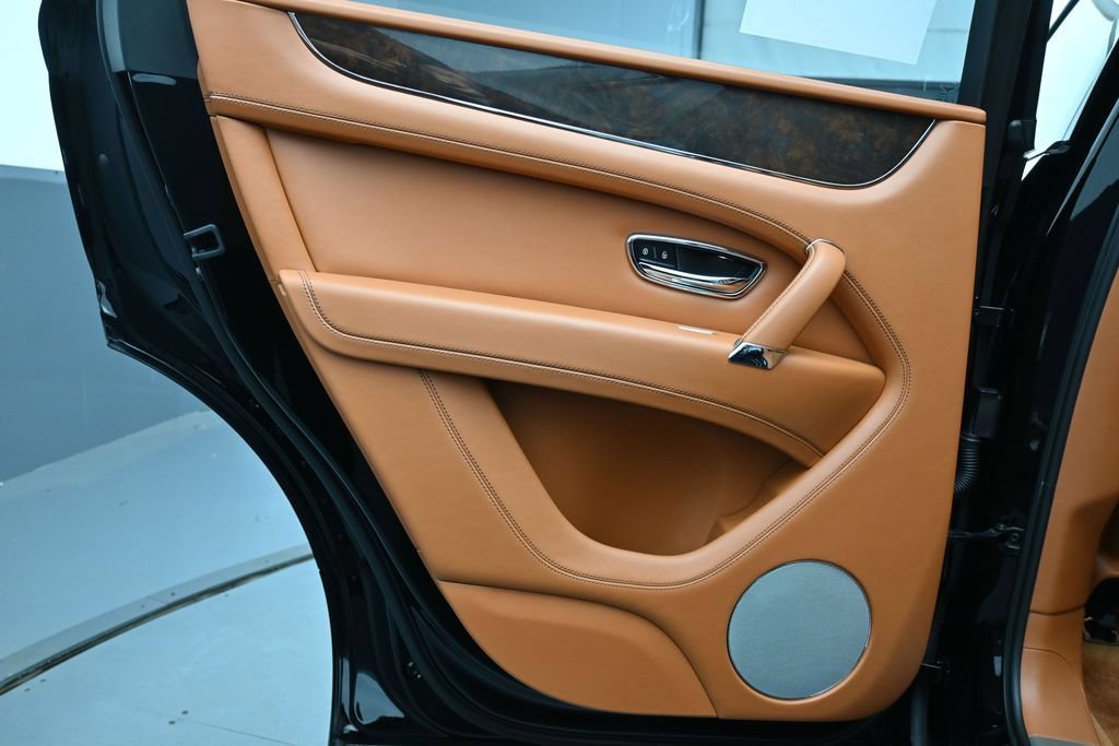 Used 2019 Bentley Bentayga AWD/4WD image 20