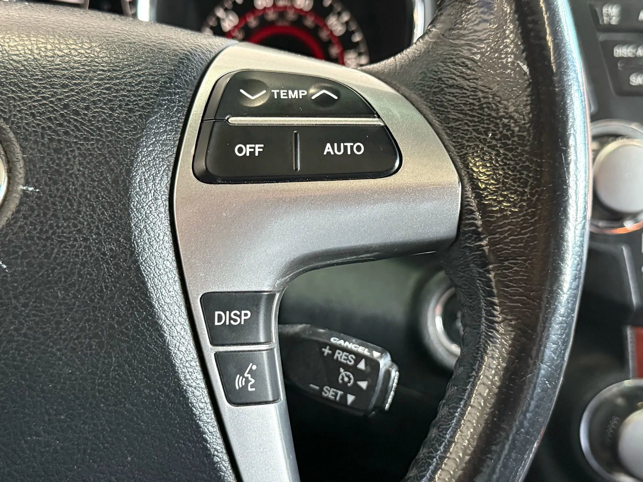 Used 2012 Toyota Highlander Limited w/ Tow Pkg image 12