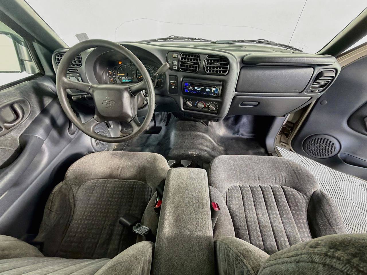 Used 2001 Chevrolet S10 Pickup 4x4 Extended Cab image 10
