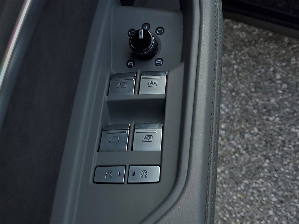 Used 2023 Audi e-tron S Prestige w/ Prestige Package image 20