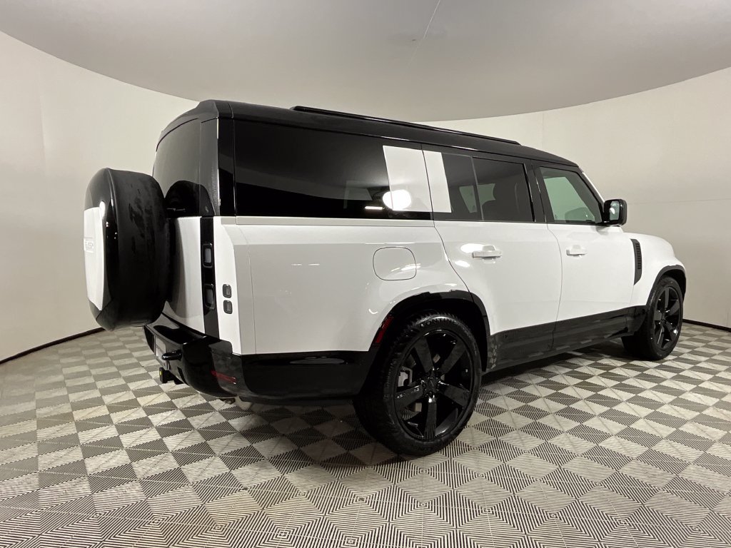 New 2026 Land Rover Defender 130 X-Dynamic SE AWD/4WD image 2