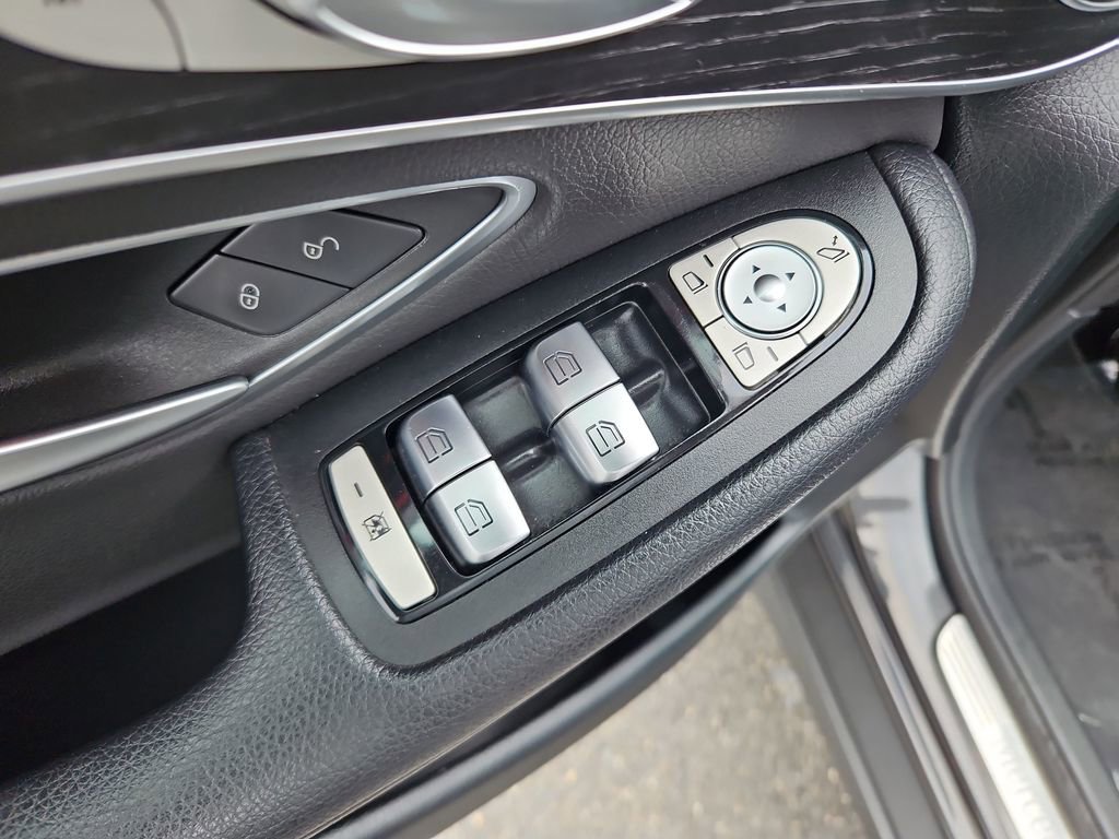 Used 2021 Mercedes-Benz GLC 300 4MATIC image 27