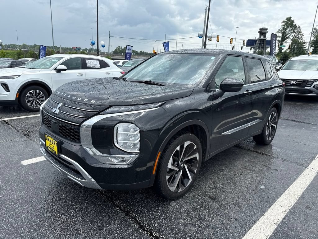 Used 2024 Mitsubishi Outlander SE AWD/4WD image 1